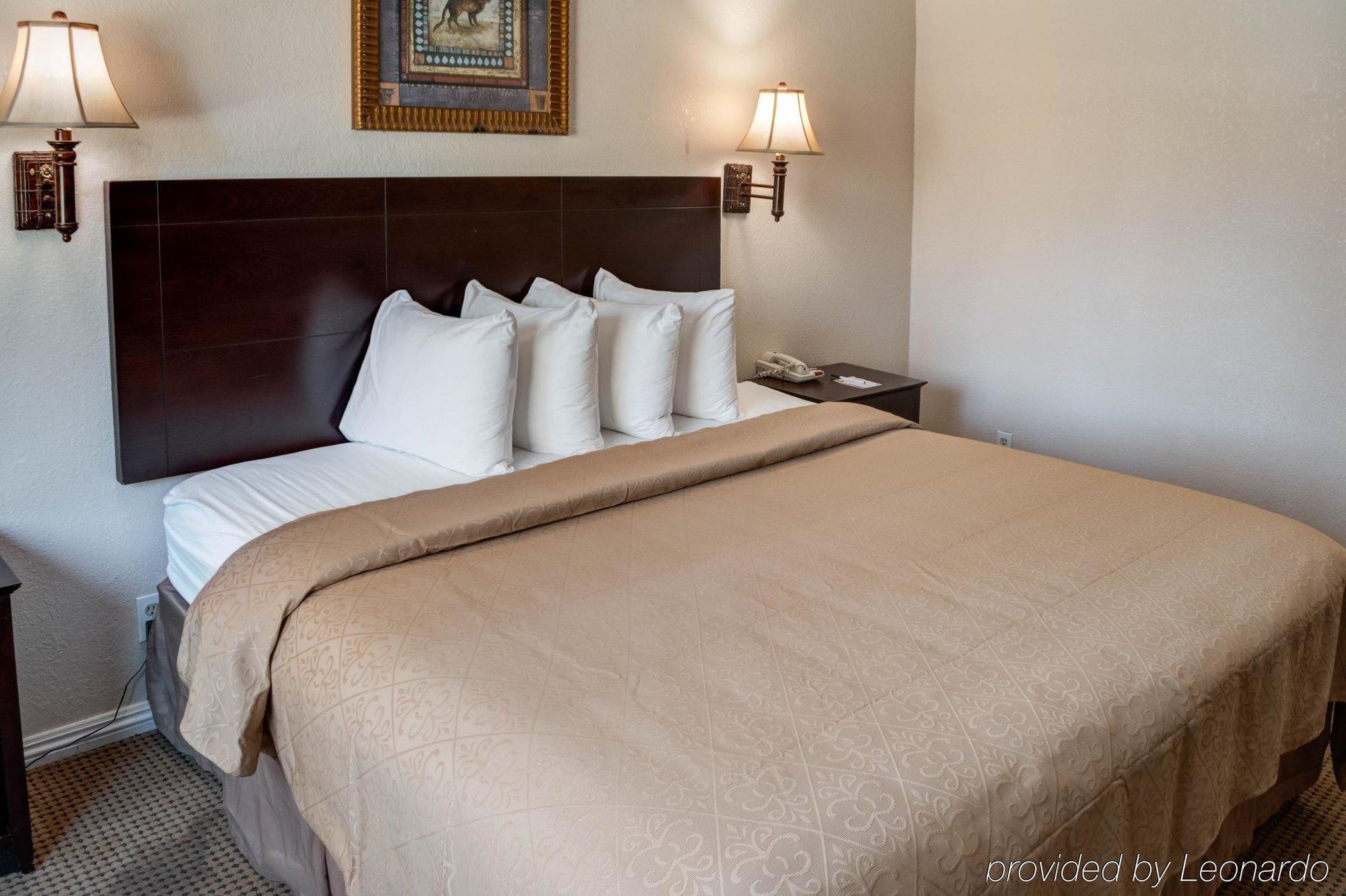Quality & - Us101 Hotel 3*